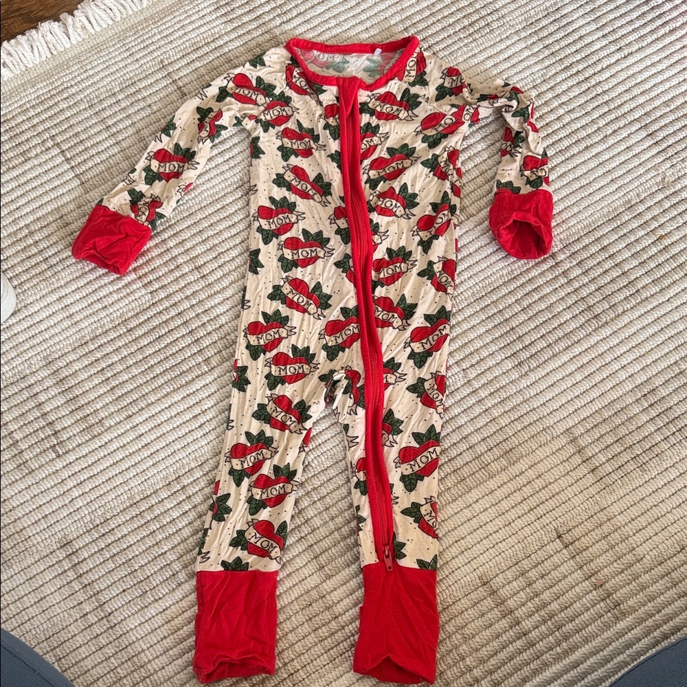 One-Piece Bamboo Pajama with Red Heart 'Mom' Print
